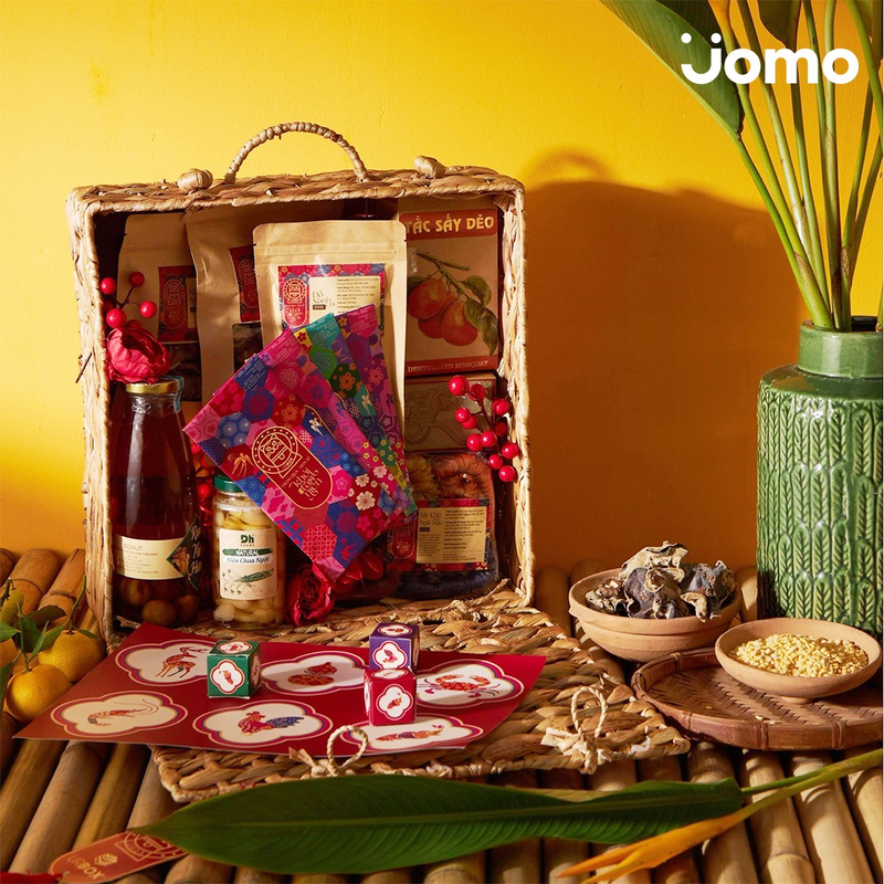 Alt: Giỏ quà Tết truyền thống tặng bố mẹ người yêu.