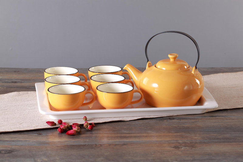Alt: Bộ ấm trà sứ cao cấp quà Tết tặng sếp ý nghĩa.