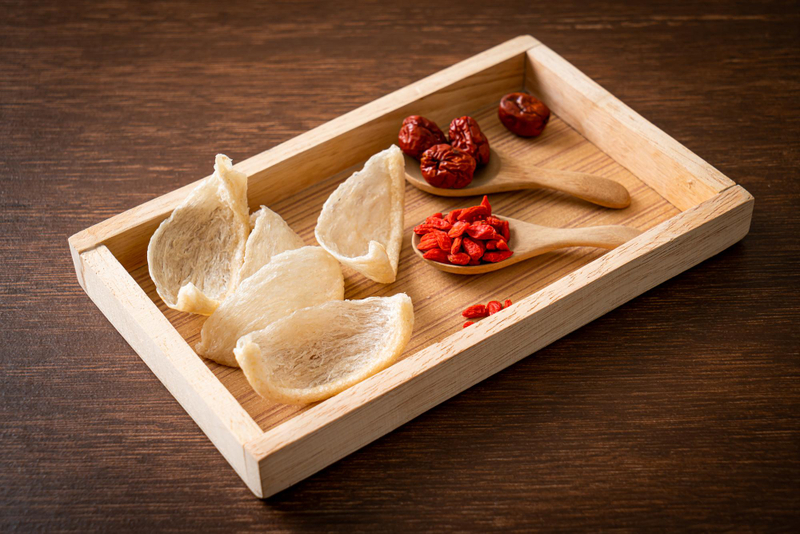 Alt: Yến sào, nhân sâm và đông trùng hạ thảo làm quà Tết cho bố mẹ chồng.