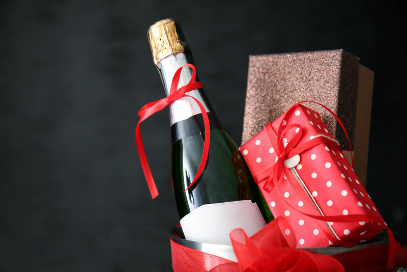 Alt: Chai rượu ngoại sang trọng dành làm quà Tết cho bố mẹ chồng.