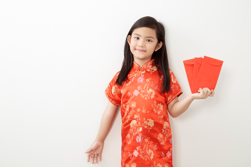 Alt: Phong bao lì xì đỏ dùng làm quà Tết cho bé.