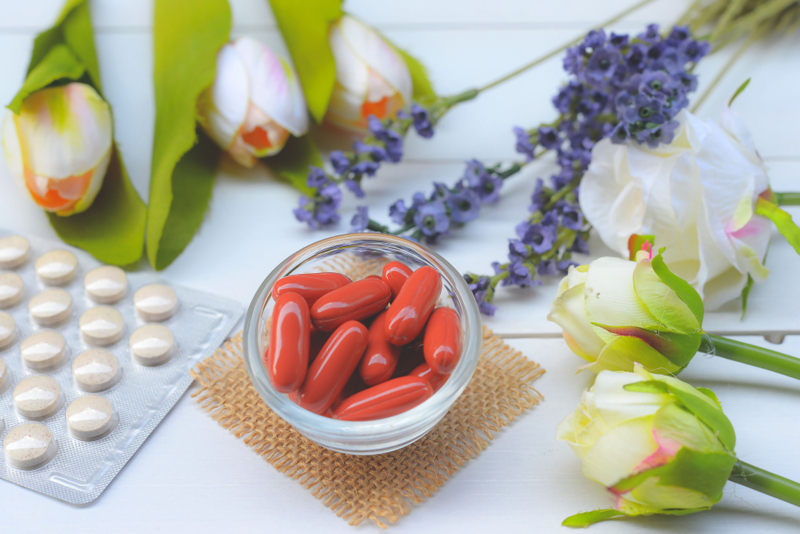 Alt: Hộp thực phẩm chức năng làm quà Tết cho bố mẹ.