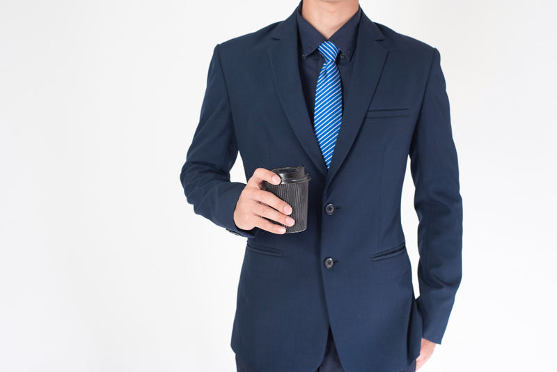 Alt: Trang phục công sở phù hợp lễ tốt nghiệp nên tặng gì.