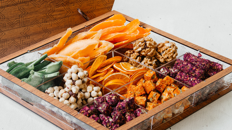 Hộp quà trái cây sấy ăn vặt cho lần đầu gặp gia đình bạn trai