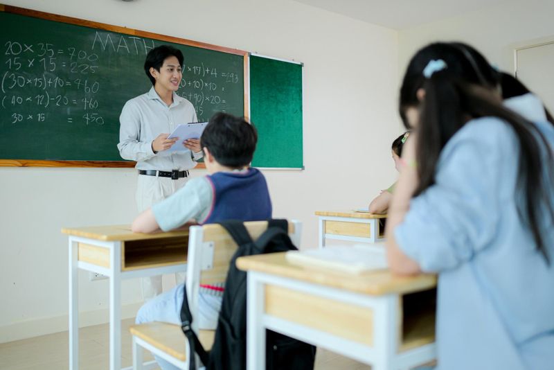 Alt: Bài thơ 20/11 Nghe thầy đọc thơ xúc động và sâu sắc.