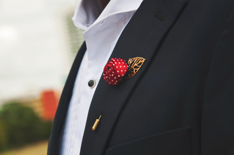 Alt: Ghim cài áo nam phụ kiện cá nhân hóa quà Valentine cho nam